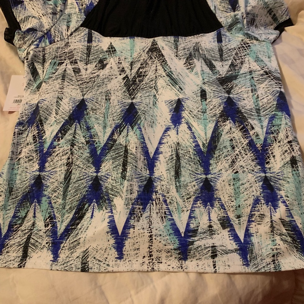 Tennis T-shirt with black mesh back.